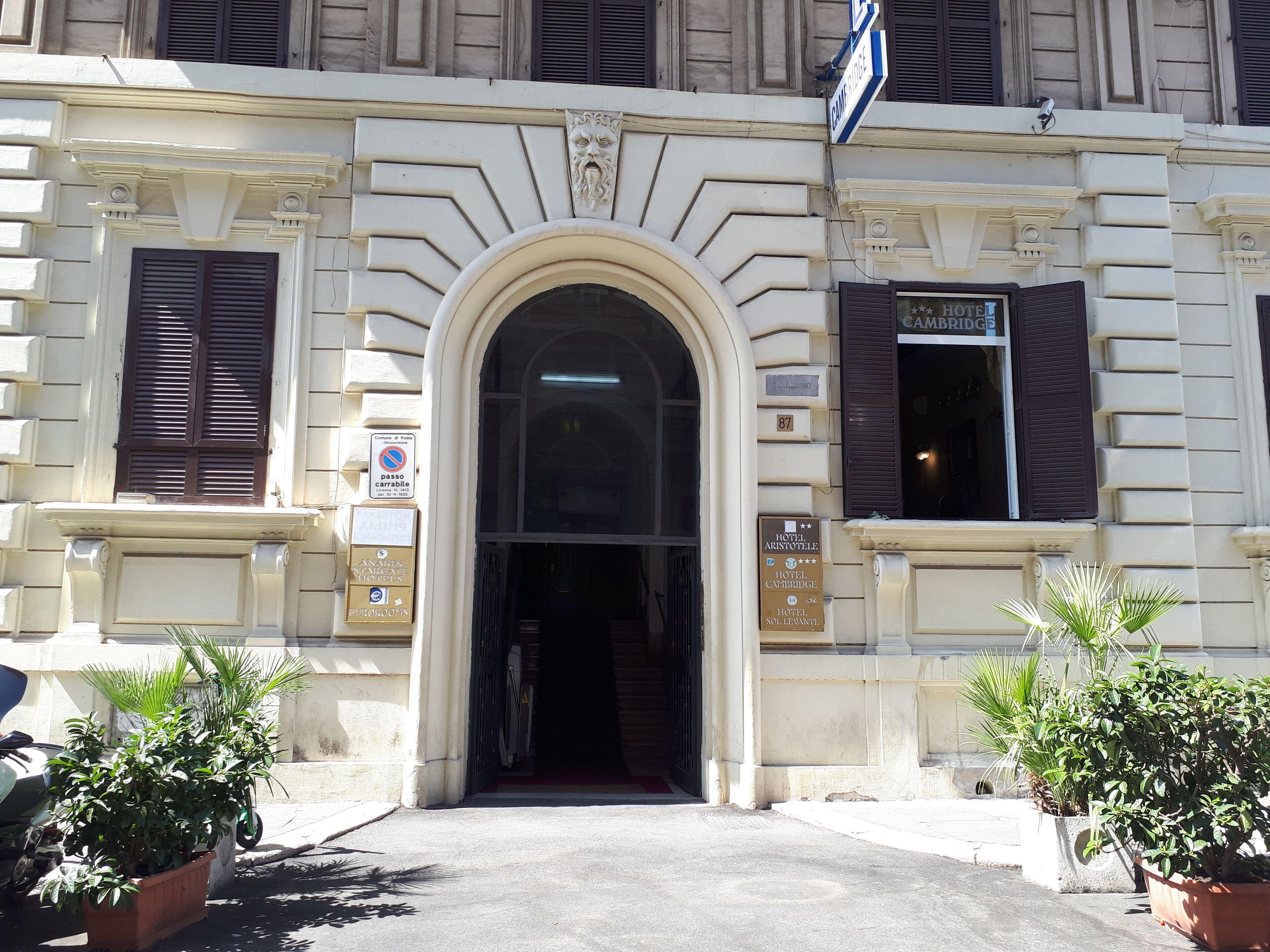 Cambridge Hotel — Foto 1